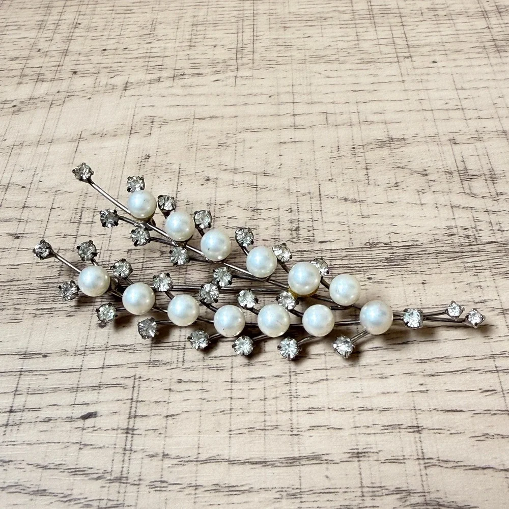 Vintage Classic Silver Tone Faux Pearl Thistle Sprig Leaf Foliage Nature Brooch